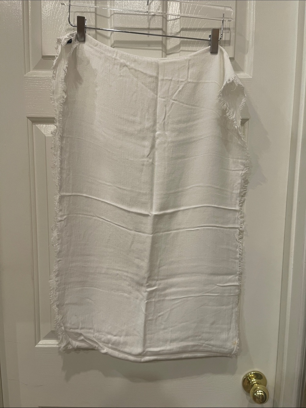 APT.9 White Frayed Edge Women's Scarf 🧣